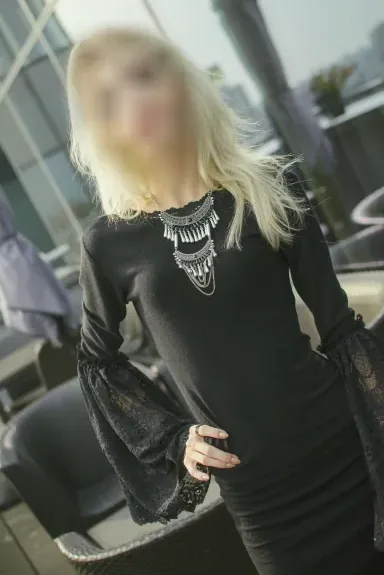 Andrea, 25