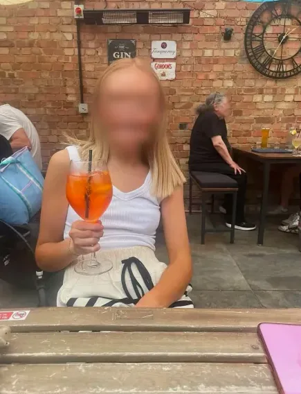 Clara, 26