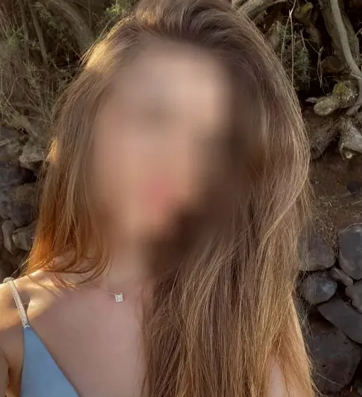 Claudia, 33