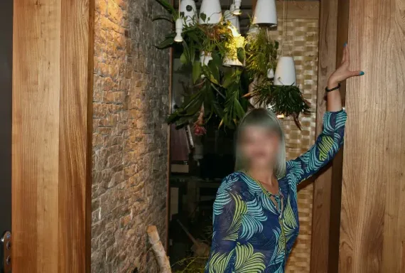 Dragana, 28