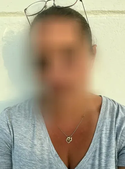 Elena, 33