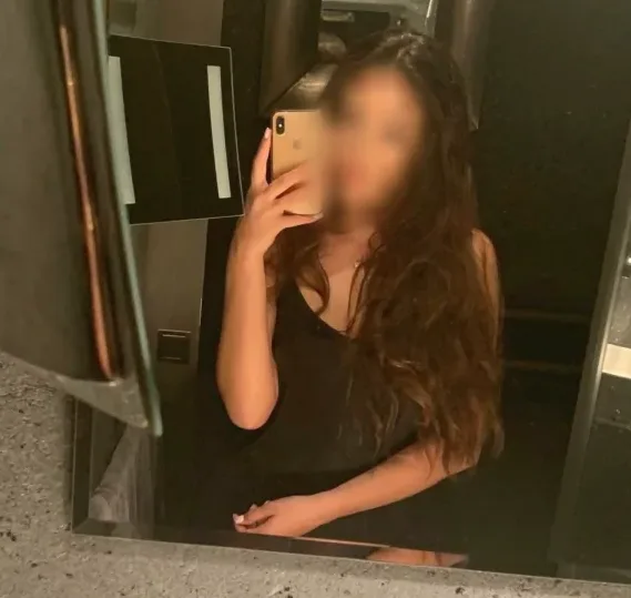 Emilia, 24