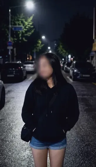 Julia, 27