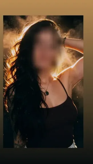 Lara, 37
