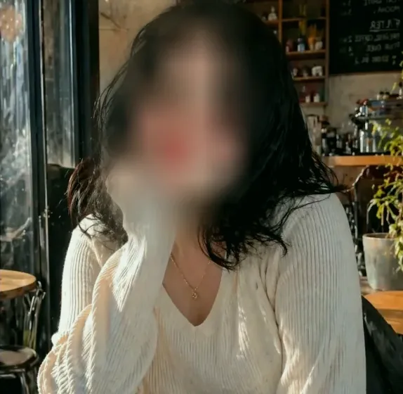 Lilly, 25