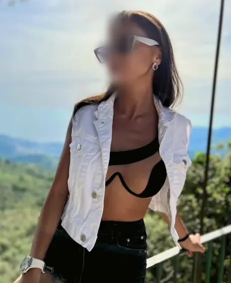 Nikolina, 35