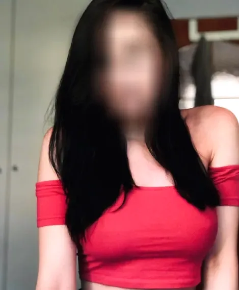 Sarah, 32
